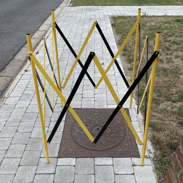 Barrière extensible carré jaune et noir